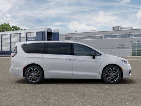 New 2026 Chrysler Pacifica Select FWD image 55