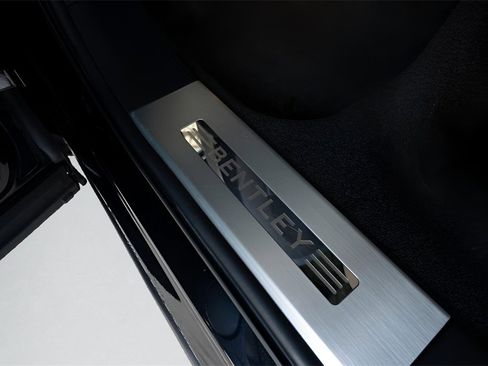 Used 2017 Bentley Bentayga image 36