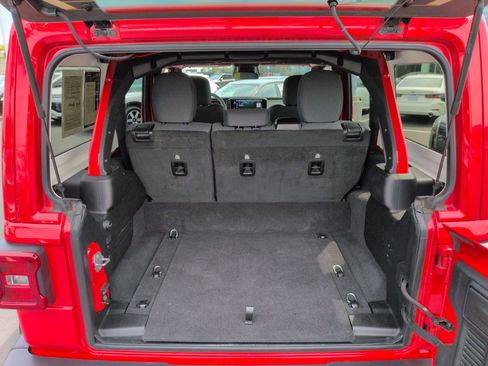 Used 2025 Jeep Wrangler Sahara w/ Safety Group image 31