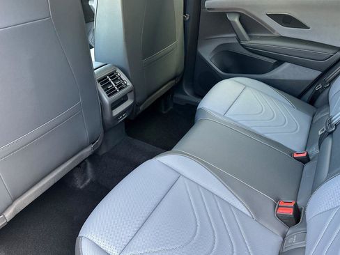 New 2026 Volkswagen Tiguan SE image 11