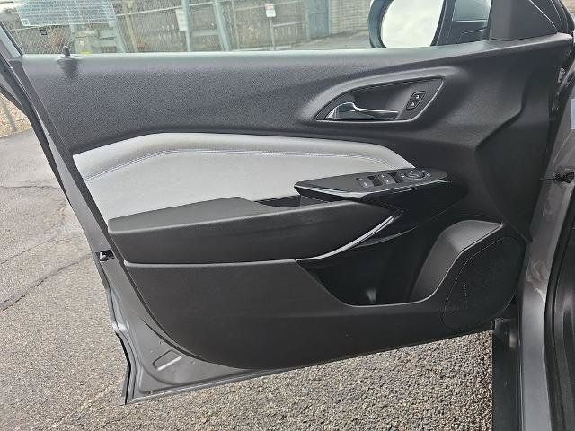 Used 2025 Chevrolet Trax LT w/ LT Convenience Package FWD image 25