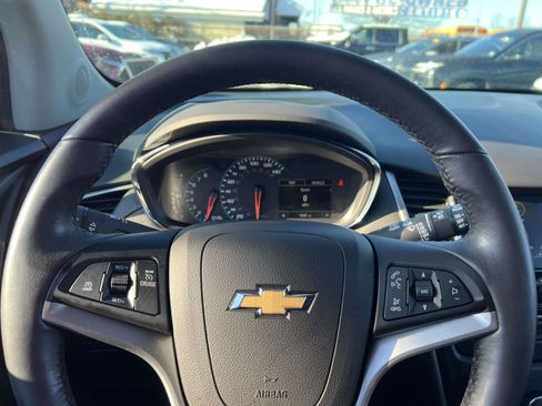 Certified 2022 Chevrolet Trax LT w/ LT Convenience Package image 25