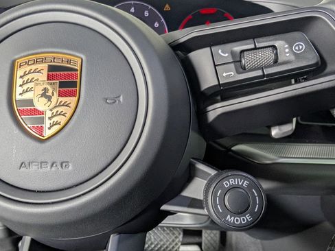 Certified 2025 Porsche Cayenne Coupe image 40