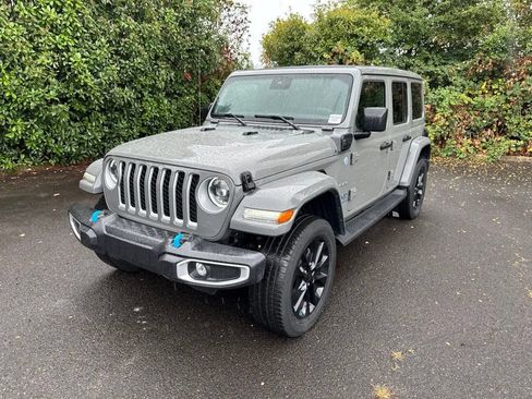 Used 2023 Jeep Wrangler Unlimited Sahara w/ Safety Group AWD/4WD image 3