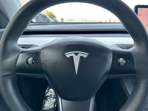 Used 2021 Tesla Model Y Long Range image 25