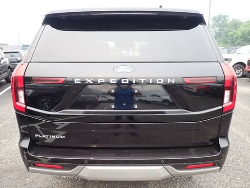 Used 2025 Ford Expedition Platinum w/ Driver's Package AWD/4WD image 6