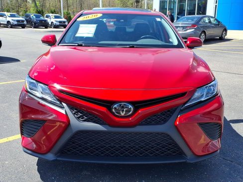 Used 2020 Toyota Camry SE w/ Audio Package image 2