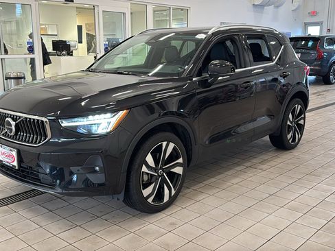 Certified 2025 Volvo XC40 B5 Plus image 9