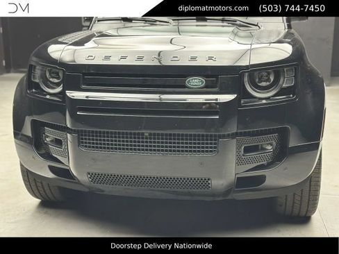 Used 2025 Land Rover Defender 110 V8 AWD/4WD image 13