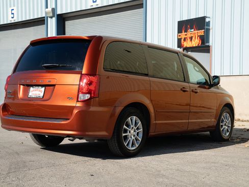 Used 2012 Dodge Grand Caravan R/T w/ Driver Convenience Group image 13