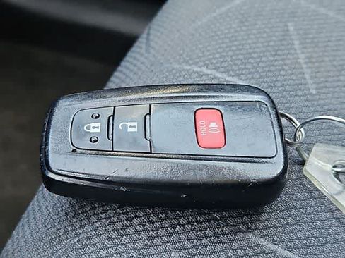 Used 2021 Toyota RAV4 XLE FWD image 28