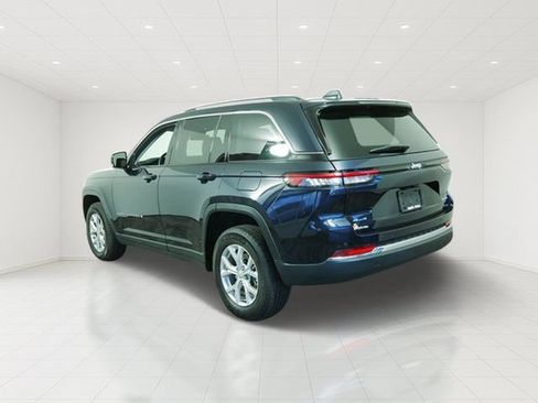Certified 2023 Jeep Grand Cherokee Limited w/ Trailer Tow Prep Group (B) AWD/4WD image 5