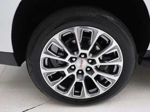 Used 2025 GMC Yukon XL Denali image 10