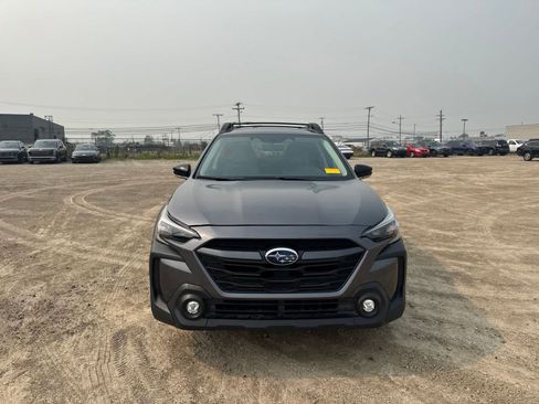 Used 2025 Subaru Outback Premium AWD/4WD image 2