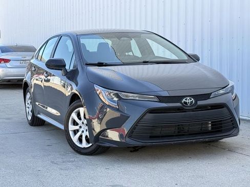 Used 2023 Toyota Corolla LE image 2
