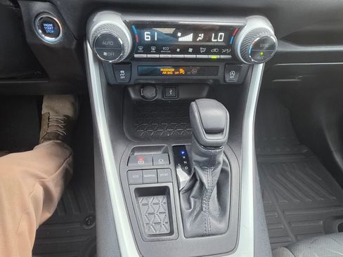 Used 2022 Toyota RAV4 XLE w/ Convenience Package FWD image 20