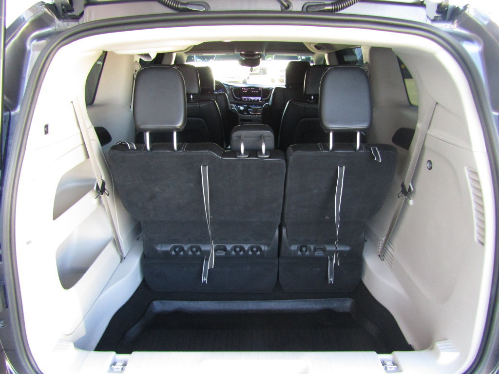 Used 2023 Chrysler Pacifica Touring-L FWD image 33