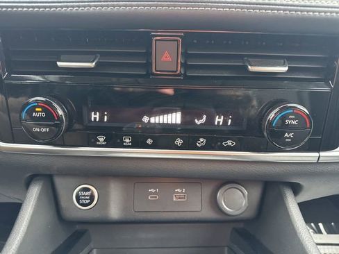 Used 2022 Nissan Rogue SV image 23