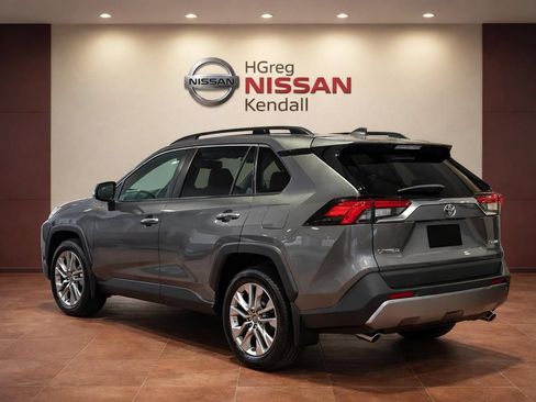 Used 2019 Toyota RAV4 Limited w/ Cold Weather Package FWD image 2