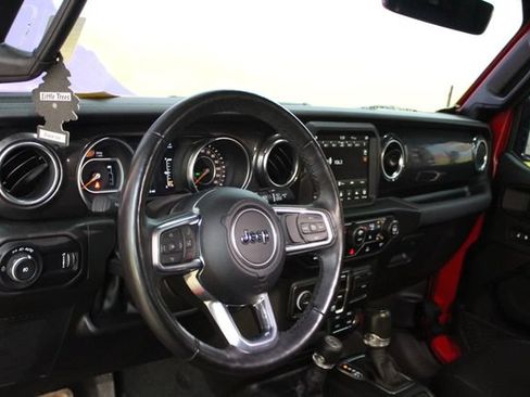 Used 2023 Jeep Wrangler Unlimited Sahara AWD/4WD image 14