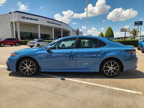 Used 2024 Toyota Camry SE w/ Cold Weather Package FWD image 4
