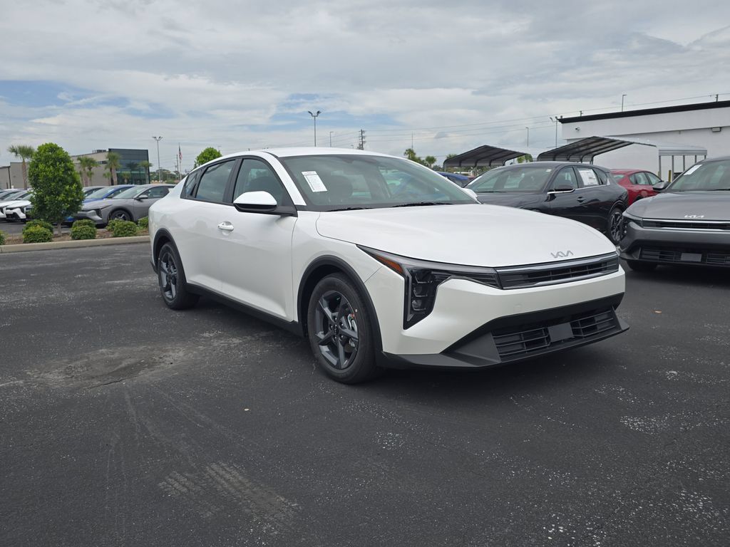 New 2026 Kia K4 FWD image 2
