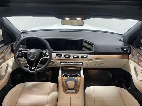 Used 2024 Mercedes-Benz GLS 450 4MATIC image 31