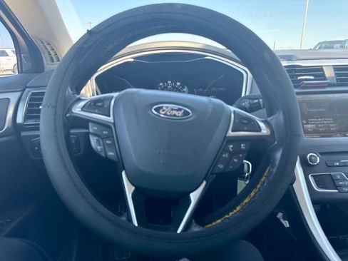 Used 2016 Ford Fusion SE FWD image 13