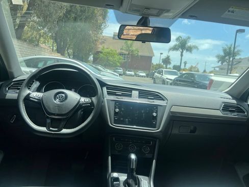 Used 2021 Volkswagen Tiguan SE FWD image 8