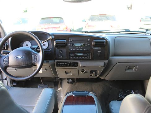 Used 2005 Ford F350 Lariat RWD image 13