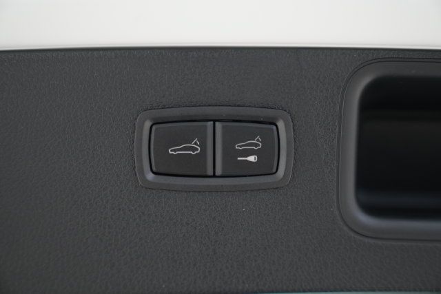 Certified 2026 Porsche Macan AWD/4WD image 19