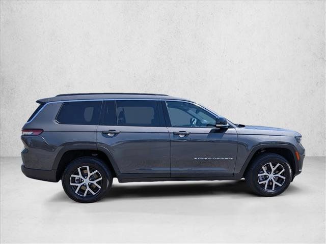 Used 2025 Jeep Grand Cherokee L Limited AWD/4WD image 4