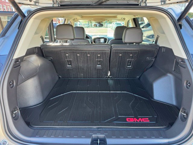 Used 2024 GMC Terrain Denali AWD/4WD image 9
