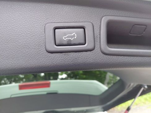 Used 2015 Subaru Forester 2.5i Touring AWD/4WD image 20