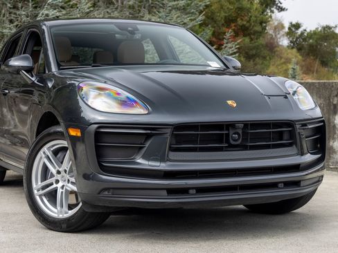 Certified 2023 Porsche Macan AWD/4WD image 9