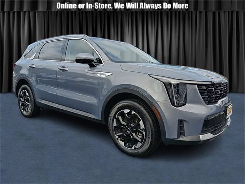 Used 2025 Kia Sorento S image 1