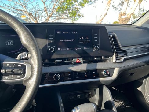 Used 2025 Kia Sportage LX image 17