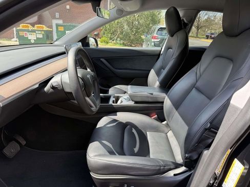 Used 2022 Tesla Model Y Long Range image 13