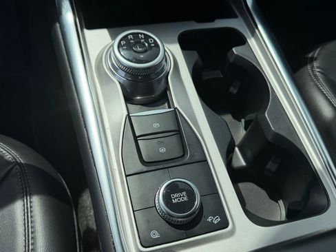 Used 2022 Ford Explorer XLT w/ Equipment Group 202A image 25