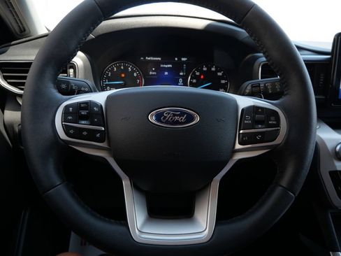 Used 2021 Ford Explorer XLT w/ Equipment Group 202A AWD/4WD image 21