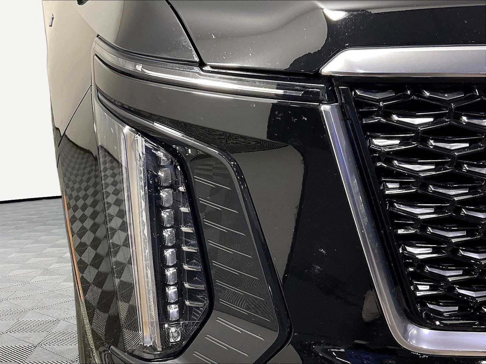 Used 2025 Cadillac Escalade Premium Luxury w/ LPO, Floor Liner Package AWD/4WD image 32