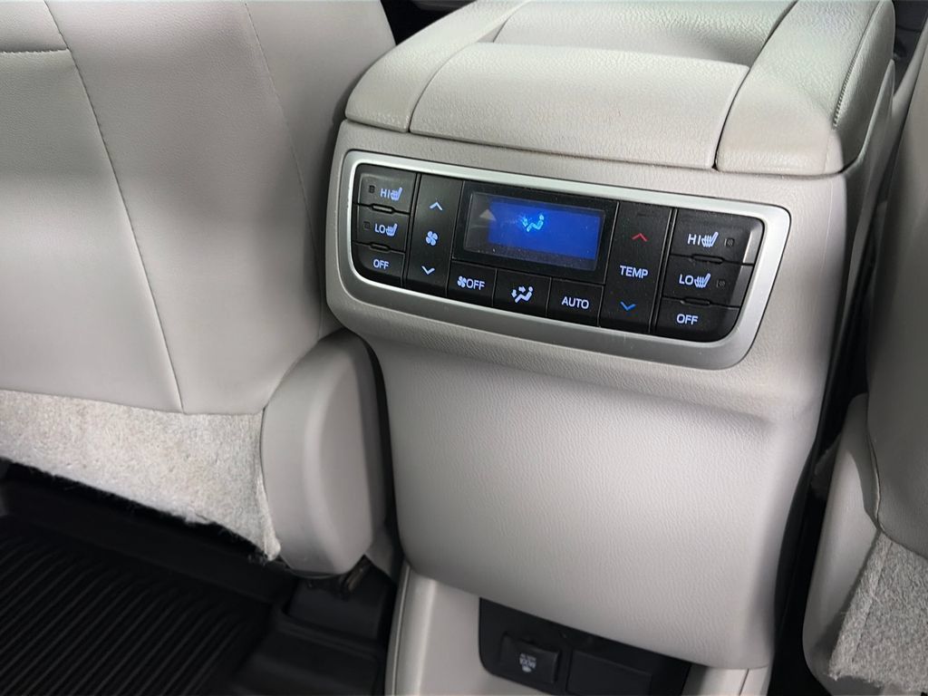 Used 2015 Toyota Highlander Limited Platinum AWD/4WD image 30