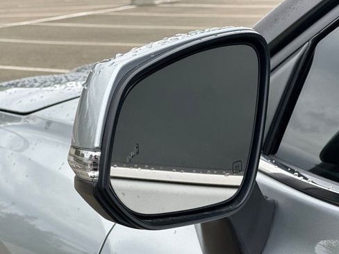 Used 2021 Toyota Highlander LE image 53