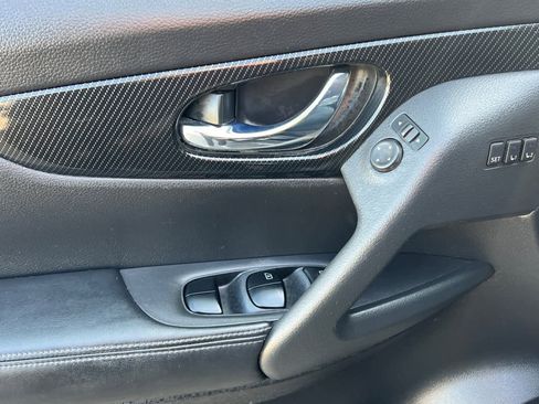 Used 2017 Nissan Rogue SL image 13