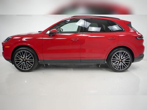 Certified 2025 Porsche Cayenne image 2