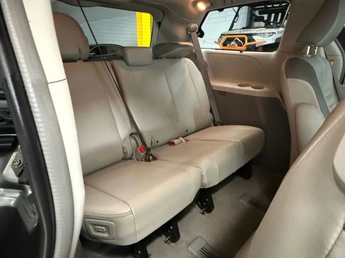 Used 2011 Toyota Sienna Limited image 36