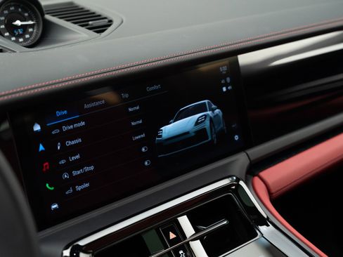 Certified 2026 Porsche Panamera image 25