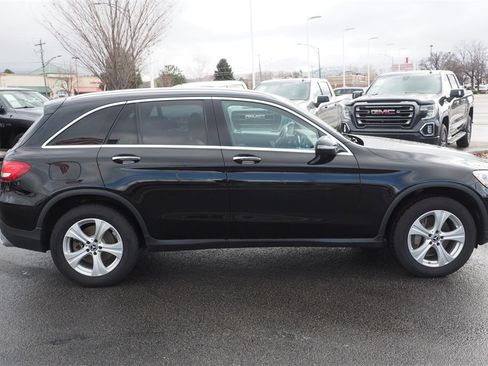 Used 2017 Mercedes-Benz GLC 300 4MATIC image 4