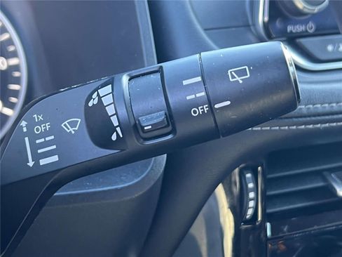 Certified 2022 Nissan Rogue SV image 31