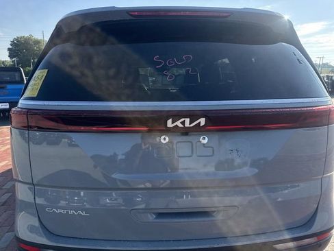 Used 2024 Kia Carnival SX FWD image 9